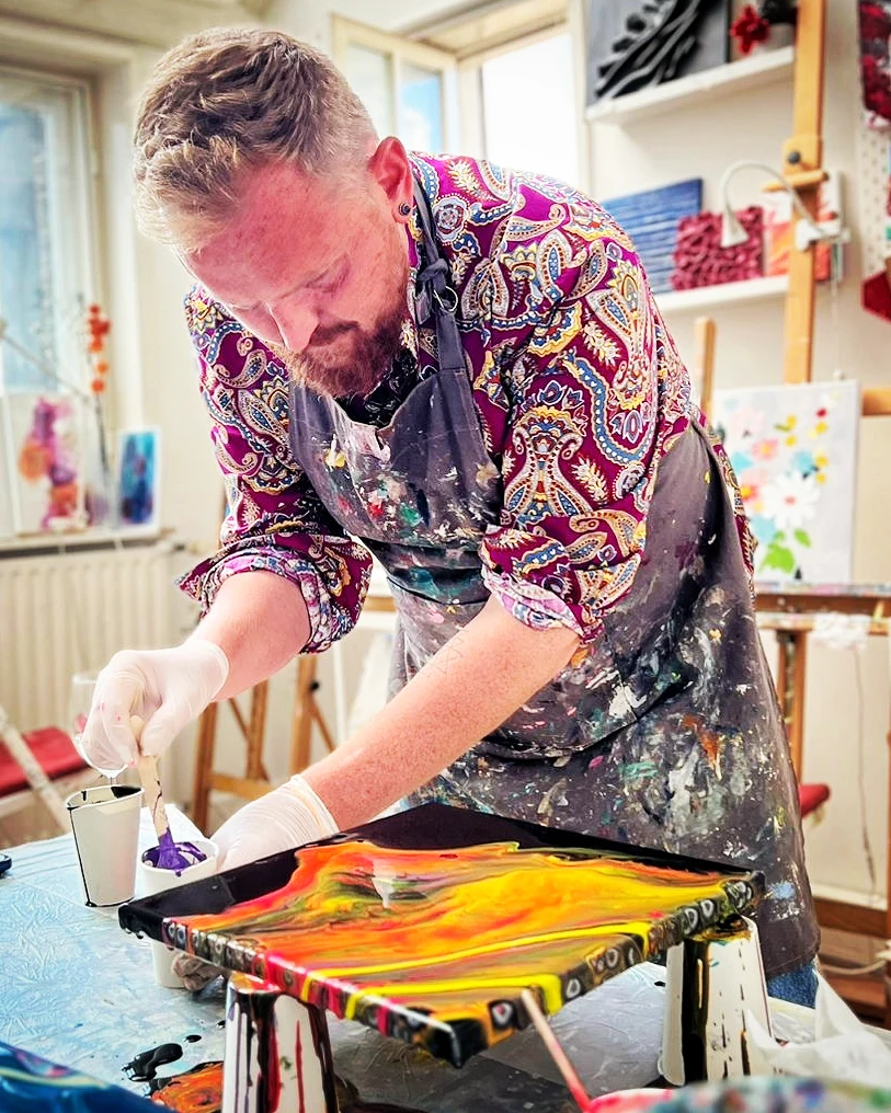 Pour your own fluid art canvas in Amsterdam — photo 4