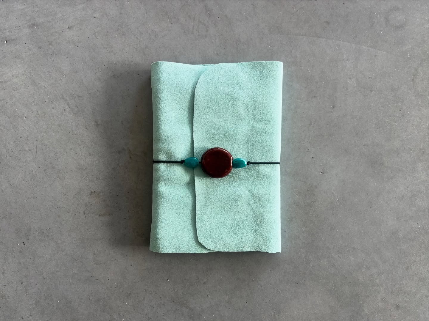 Fold your own leather notebook in Amsterdam — photo 3