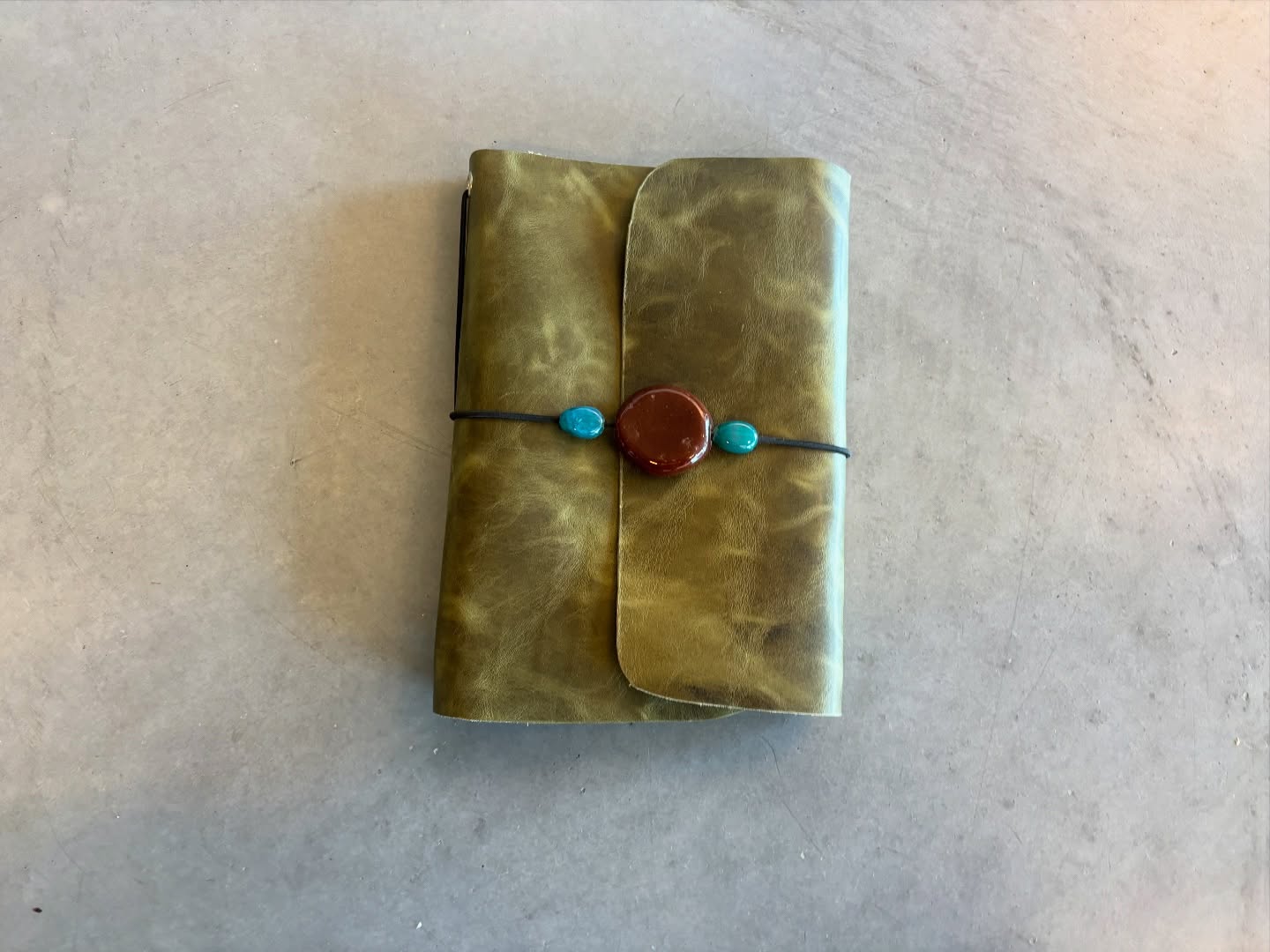 Fold your own leather notebook in Amsterdam — photo 2