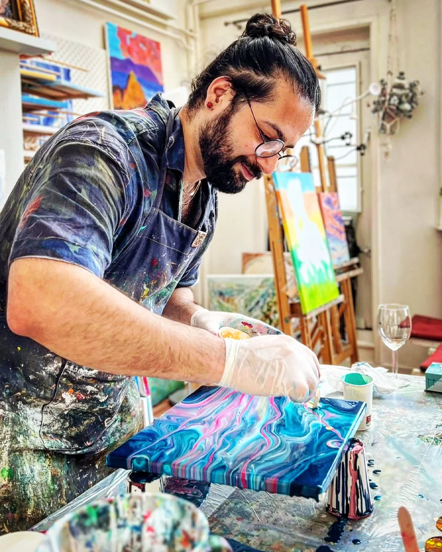 Pour your own fluid art canvas in Amsterdam — photo 2