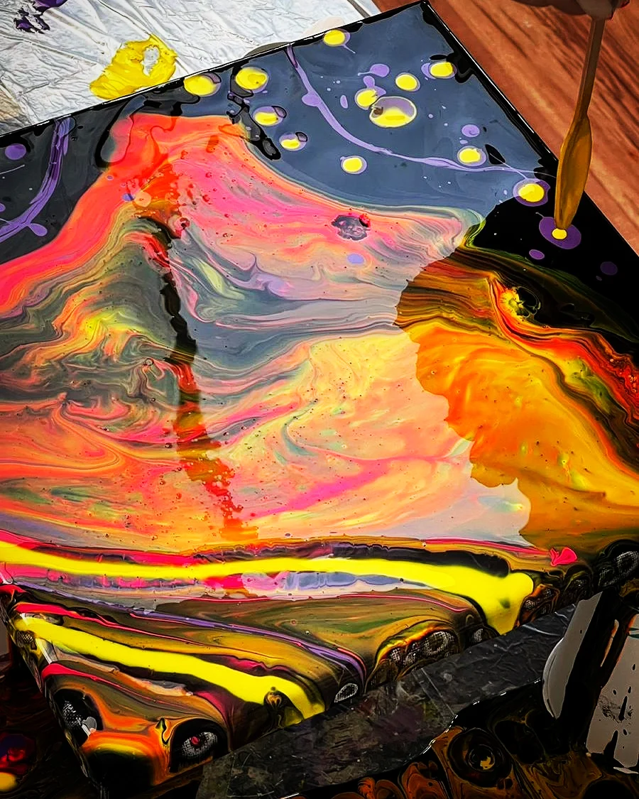 Pour your own fluid art canvas in Amsterdam — photo 3